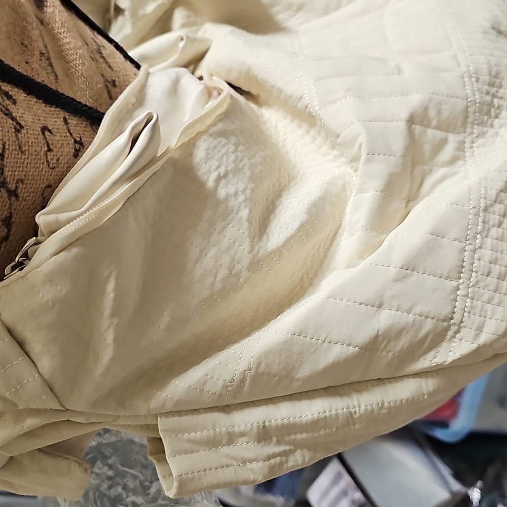 Nwt Black Or Cream Quilted Shoulder Bag - Picture 8 of 9